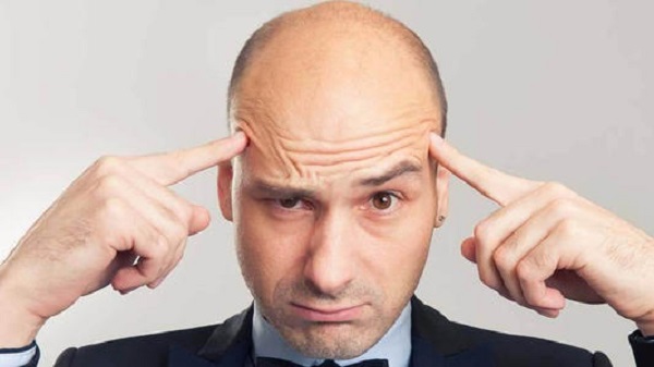 溢脂性脫發的表現和治療方法？